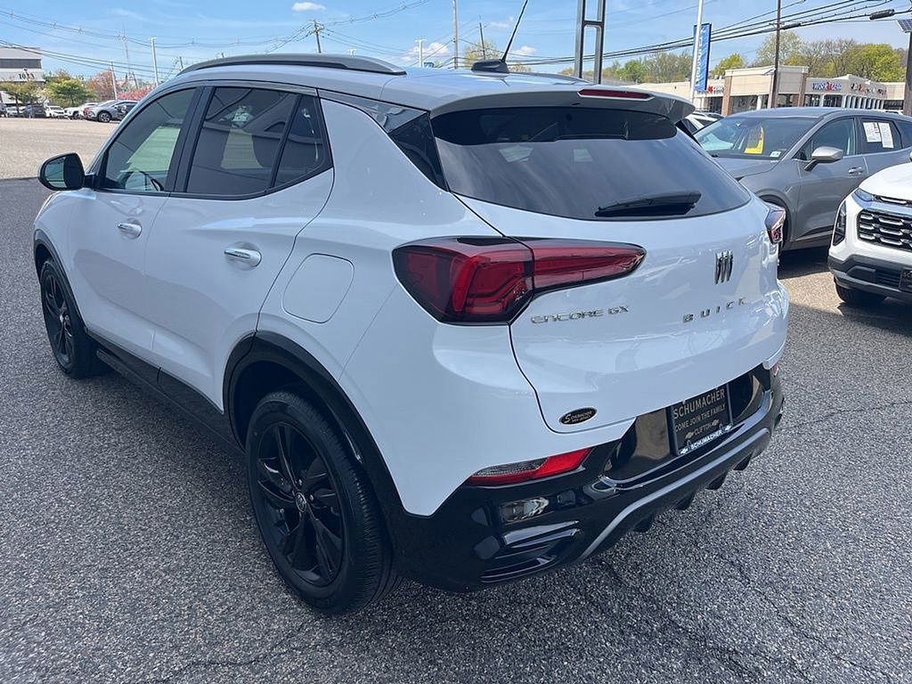 Used 2024 Buick Encore GX Sport Touring FWD image 5