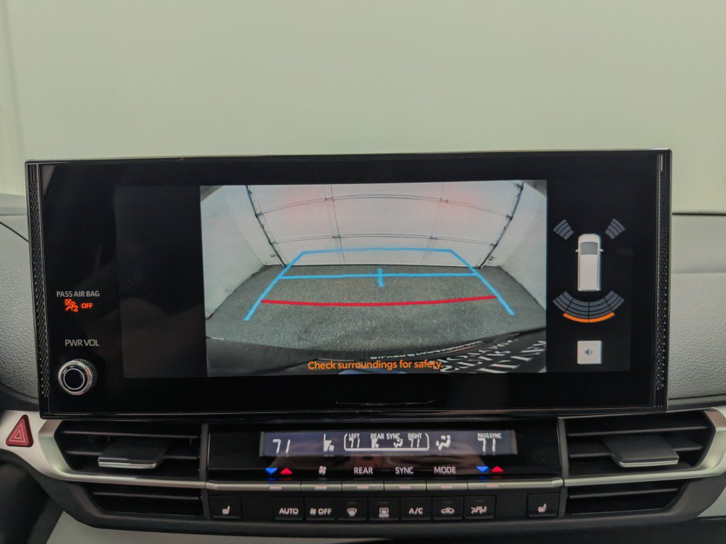 Used 2025 Toyota Sienna XLE AWD/4WD image 40