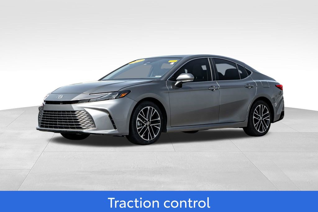 Used 2025 Toyota Camry XLE image 3