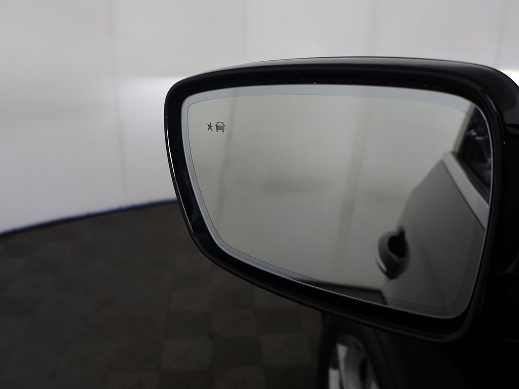 Used 2021 Buick Enclave Avenir w/ Avenir Technology Package image 39