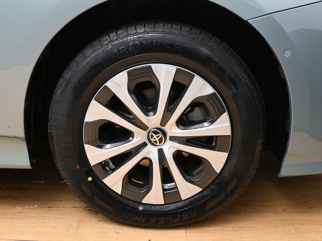 Used 2019 Toyota Prius LE image 14