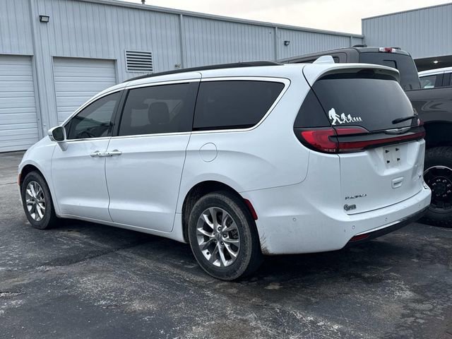 Used 2022 Chrysler Pacifica Touring-L w/ Uconnect Theater Family Group AWD/4WD image 5