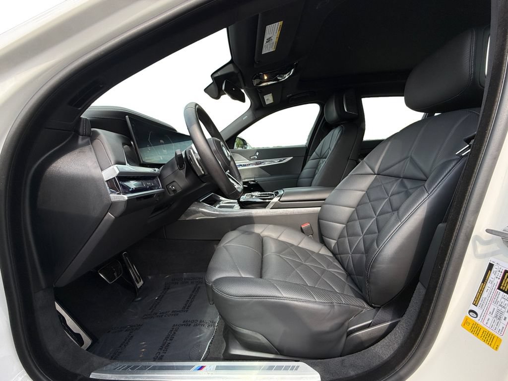 Used 2023 BMW 740i w/ Parking Assistance Package RWD image 8