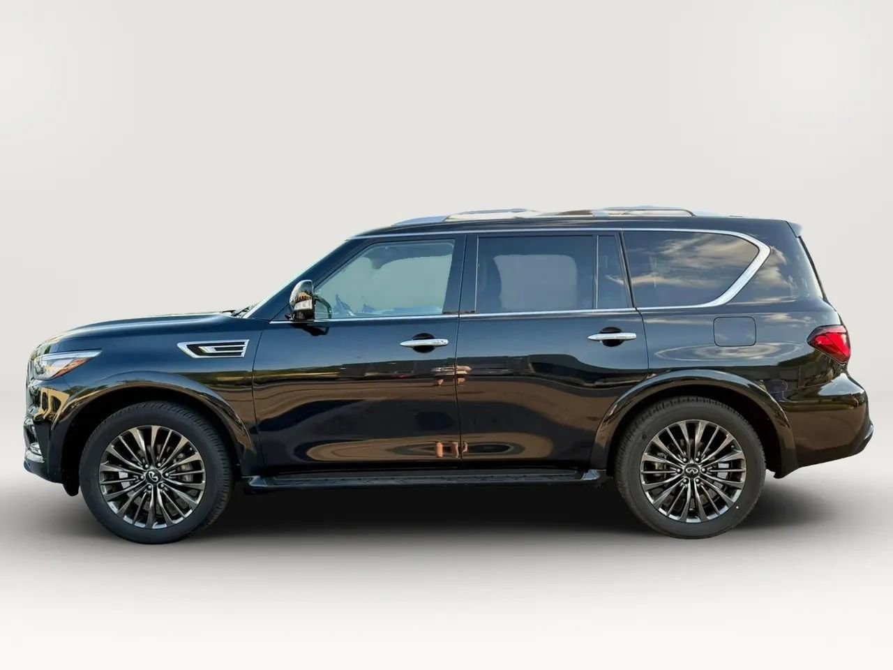 Used 2024 INFINITI QX80 Premium Select w/ Cargo Package AWD/4WD image 4
