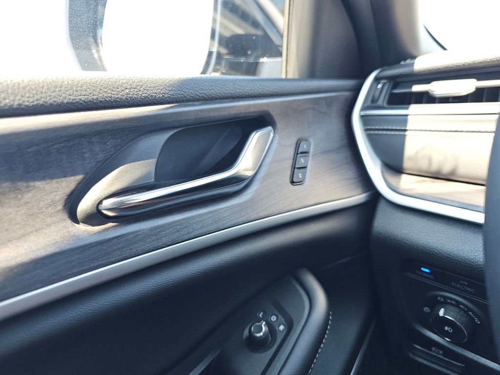 Used 2024 Jeep Grand Cherokee Limited 4xe image 31