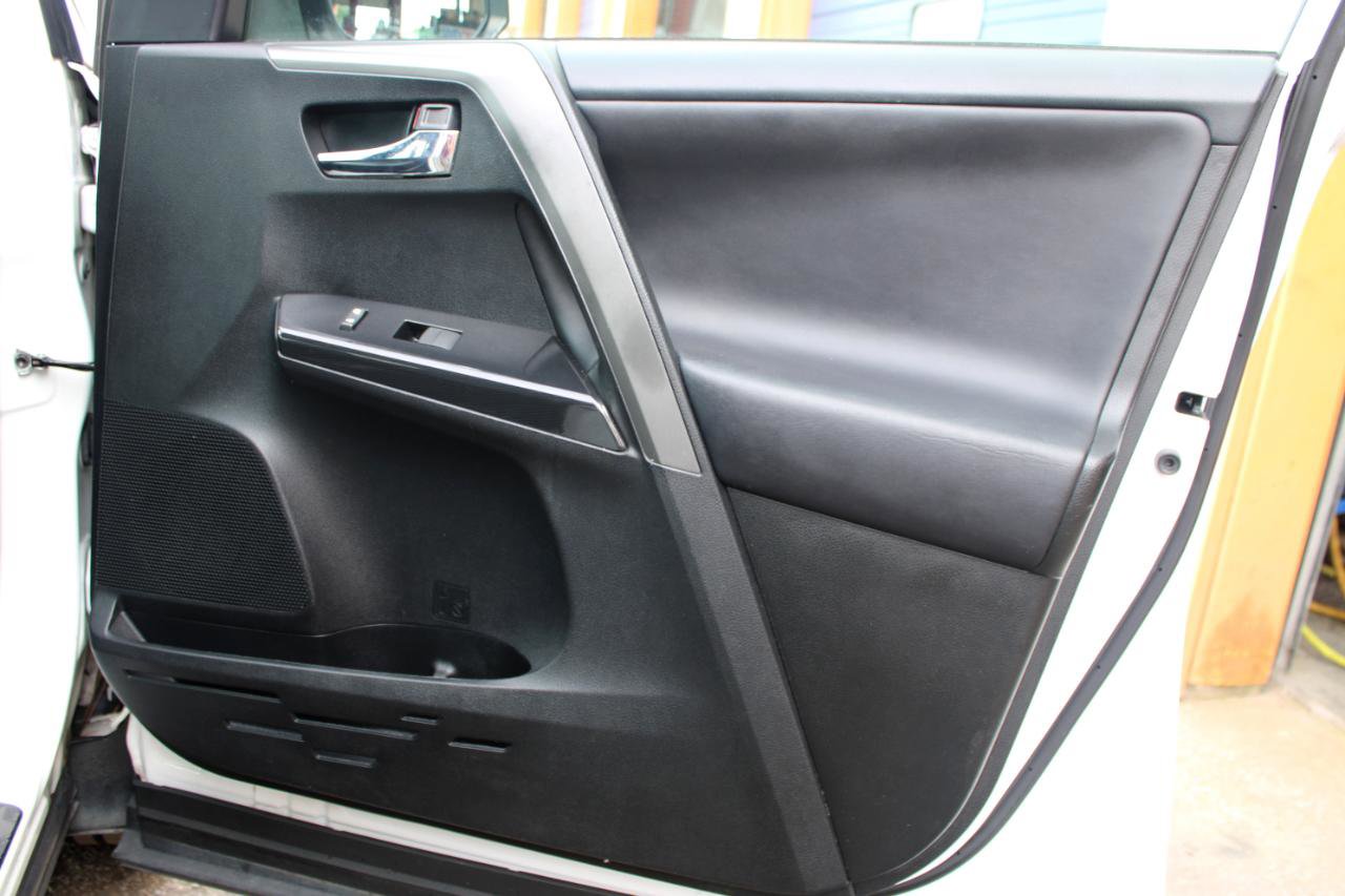Used 2016 Toyota RAV4 SE FWD image 41