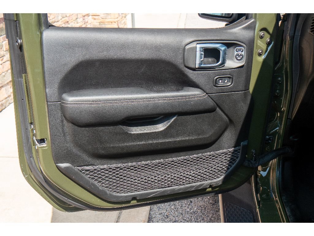 Used 2022 Jeep Gladiator Overland w/ Popular Equipment Package AWD/4WD image 10