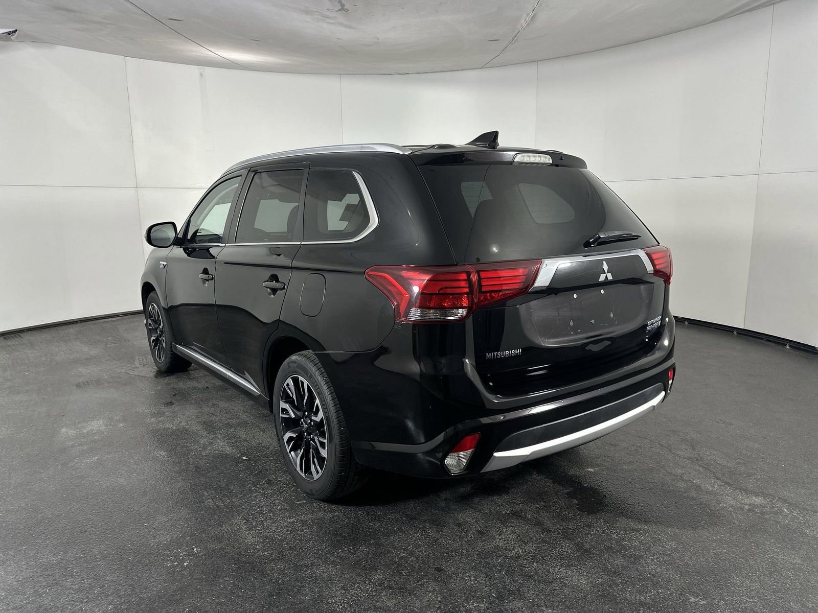 Used 2018 Mitsubishi Outlander SEL image 6