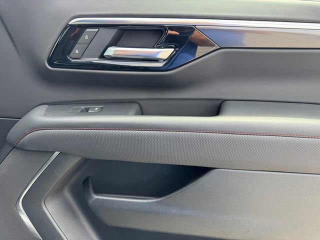 Used 2025 Chevrolet Suburban RST image 9