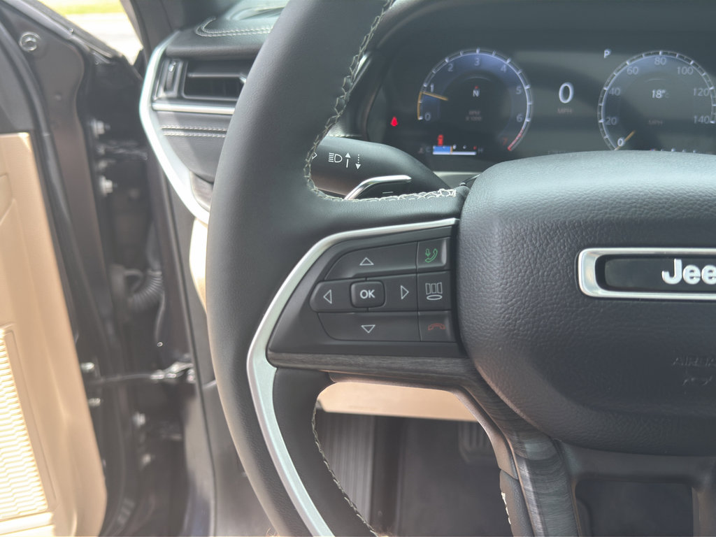 Used 2024 Jeep Grand Cherokee Limited w/ Luxury Tech Group II AWD/4WD image 33