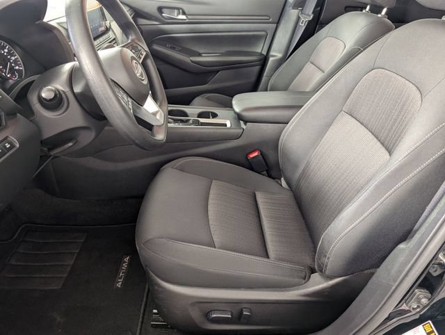 Used 2025 Nissan Altima 2.5 SV FWD image 12