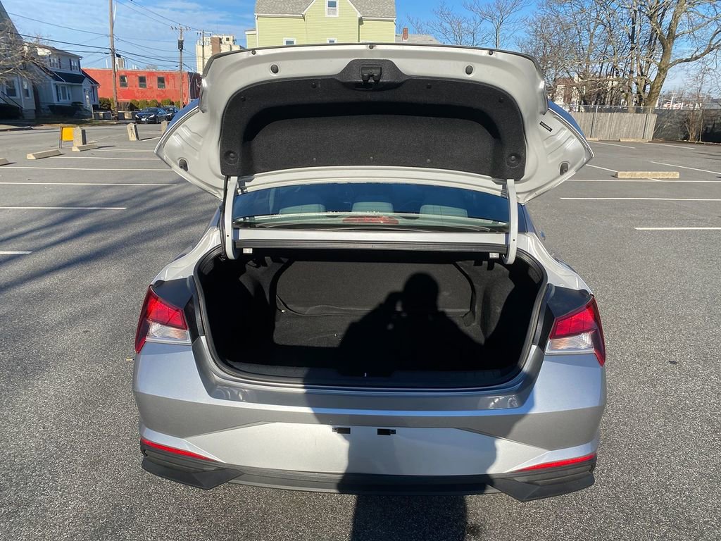Used 2021 Hyundai Elantra SE image 24