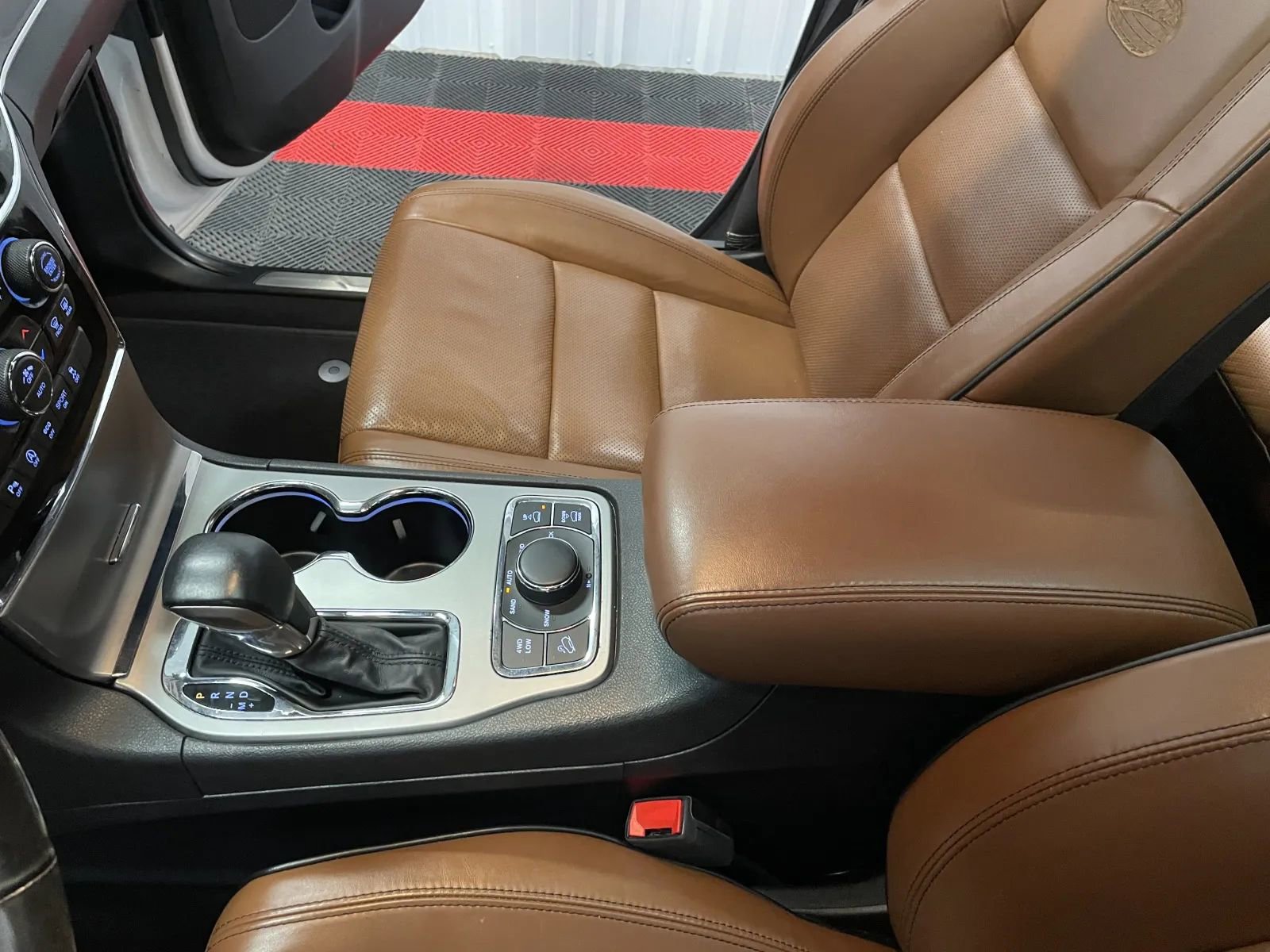 Used 2020 Jeep Grand Cherokee Overland image 35