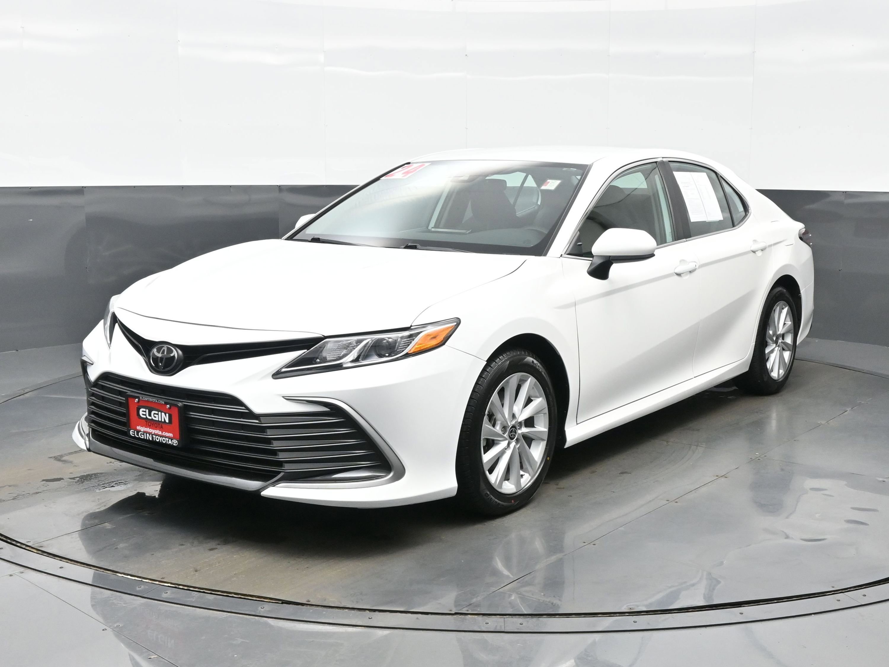 Used 2024 Toyota Camry LE image 2