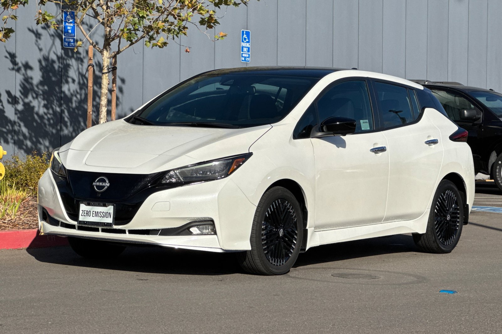 Certified 2023 Nissan Leaf SV Plus FWD image 8