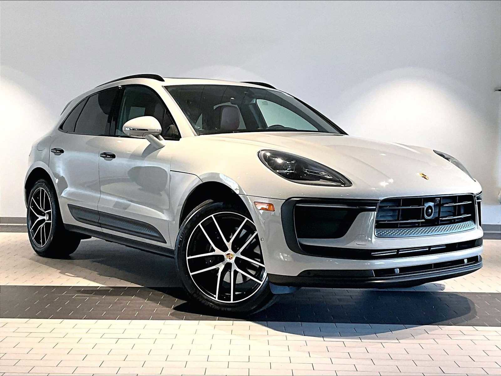 Used 2025 Porsche Macan image 12