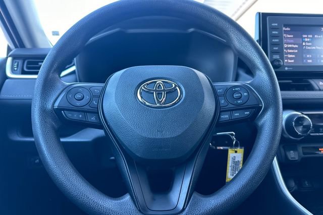 Used 2022 Toyota RAV4 LE image 21