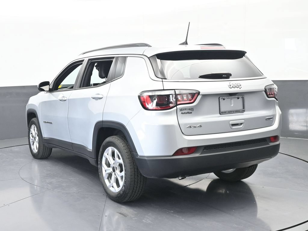 Used 2025 Jeep Compass Latitude AWD/4WD image 4