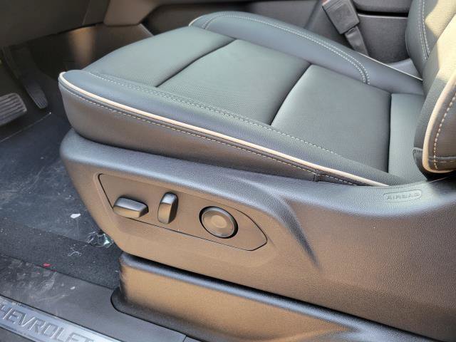 New 2026 Chevrolet Suburban Premier AWD/4WD image 9
