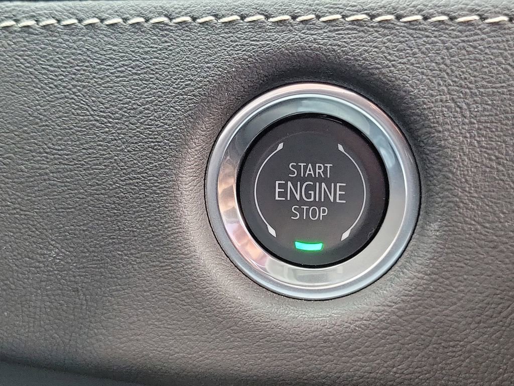 Used 2025 Cadillac Escalade ESV Luxury RWD image 9