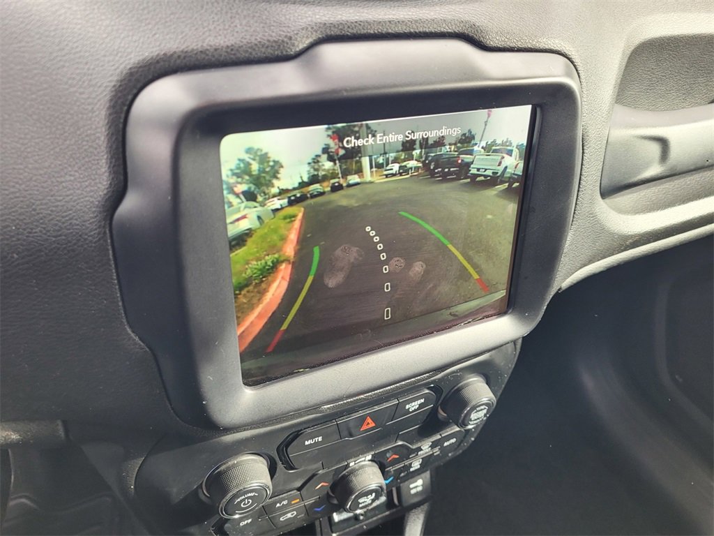 Used 2018 Jeep Renegade Altitude w/ UConnect 8.4 Nav Group image 13