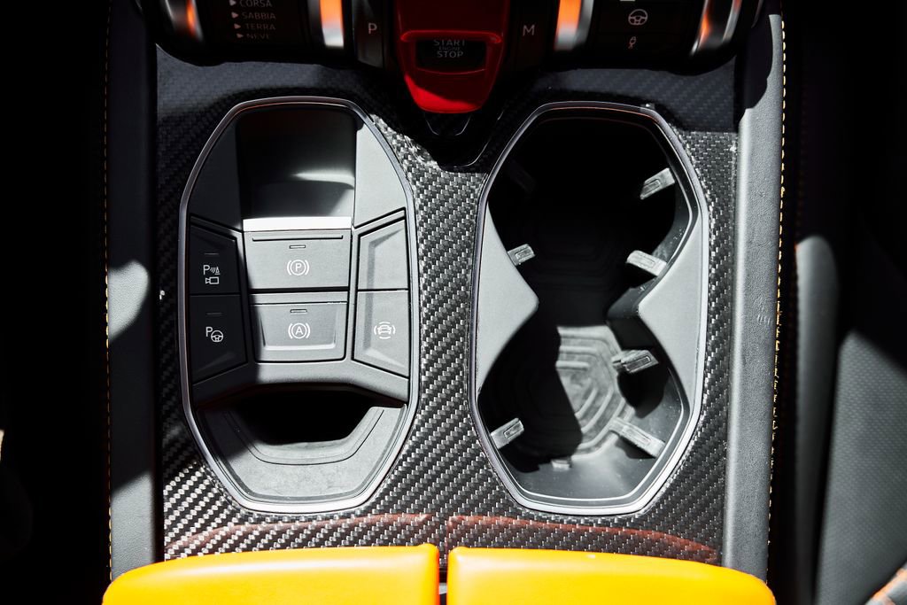 Used 2022 Lamborghini Urus AWD/4WD image 67