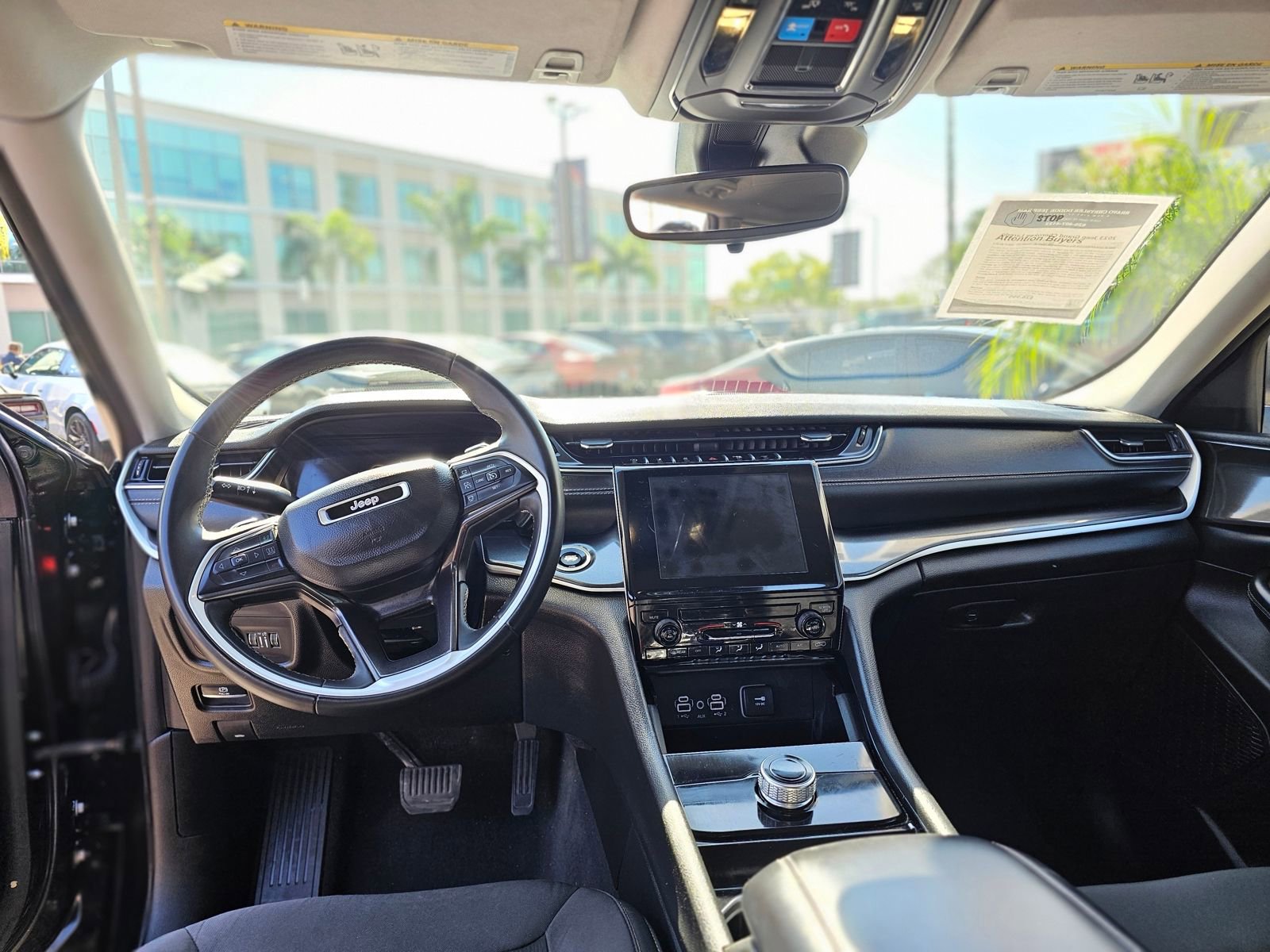 Used 2023 Jeep Grand Cherokee Laredo image 24