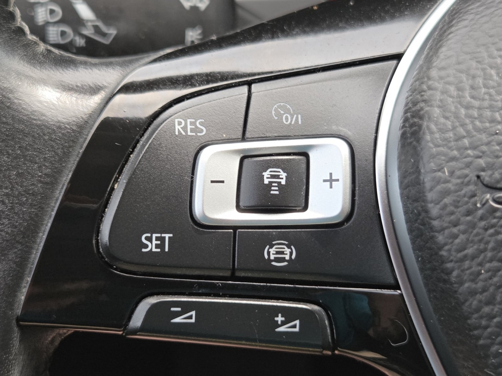 Used 2019 Volkswagen Atlas SE w/ Towing Package AWD/4WD image 11