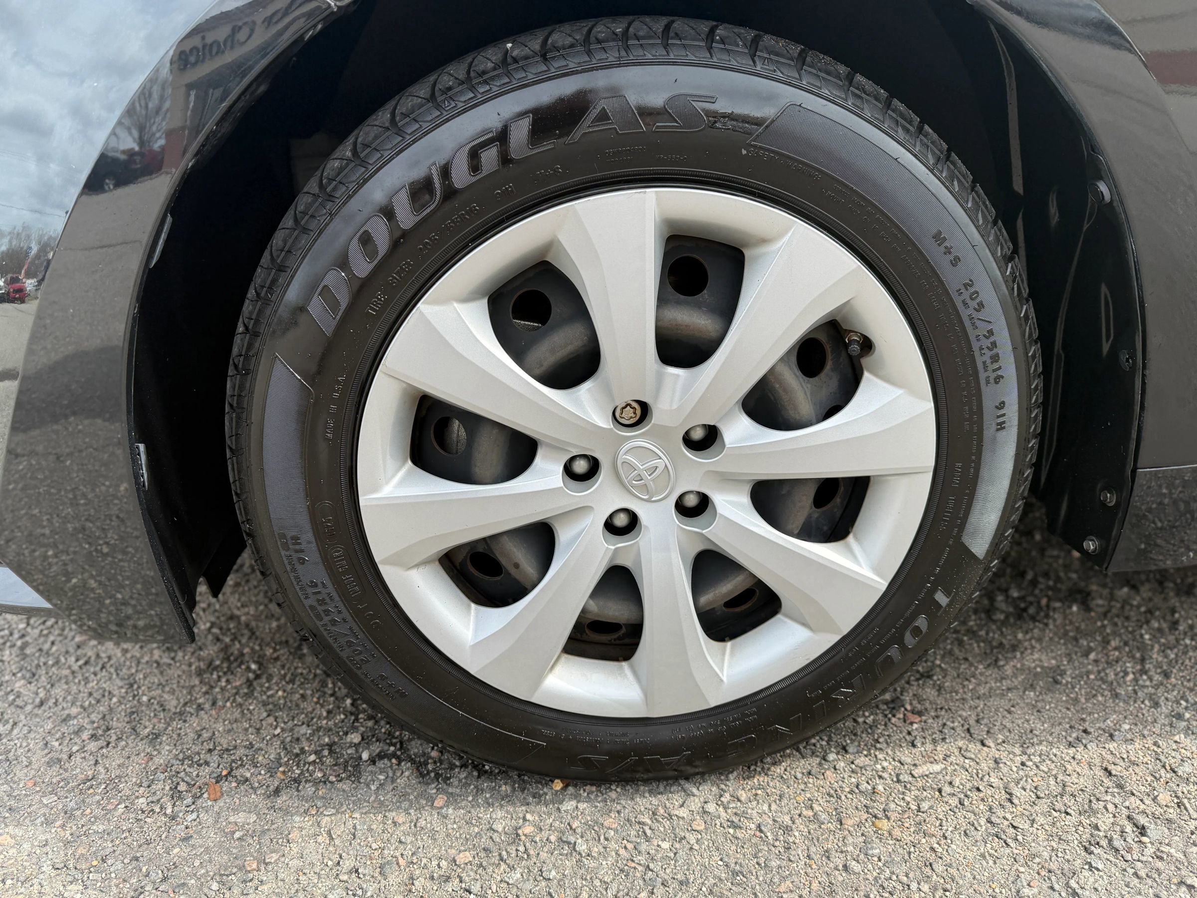 Used 2021 Toyota Corolla LE image 13