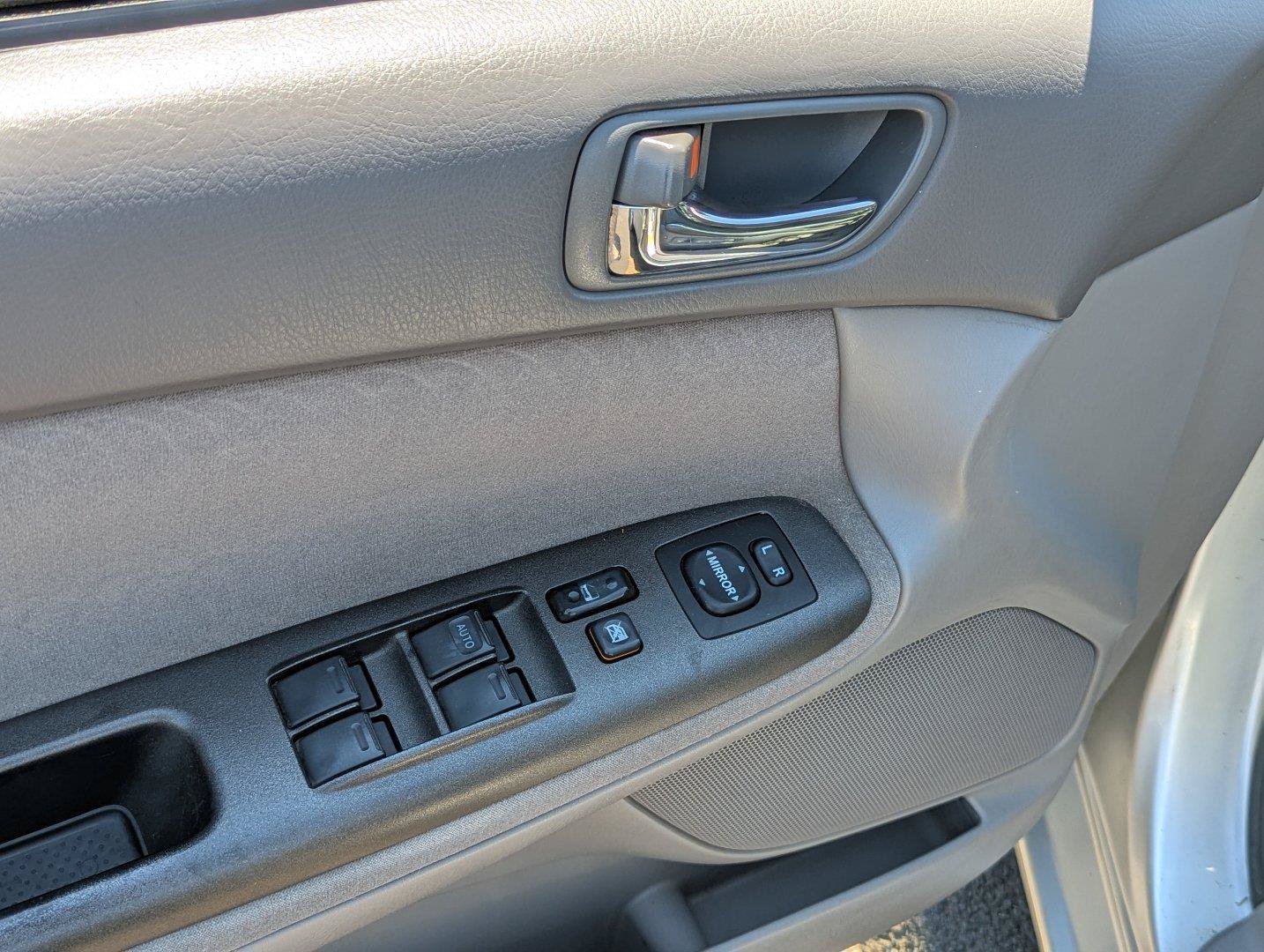 Used 2006 Toyota Camry LE FWD image 11