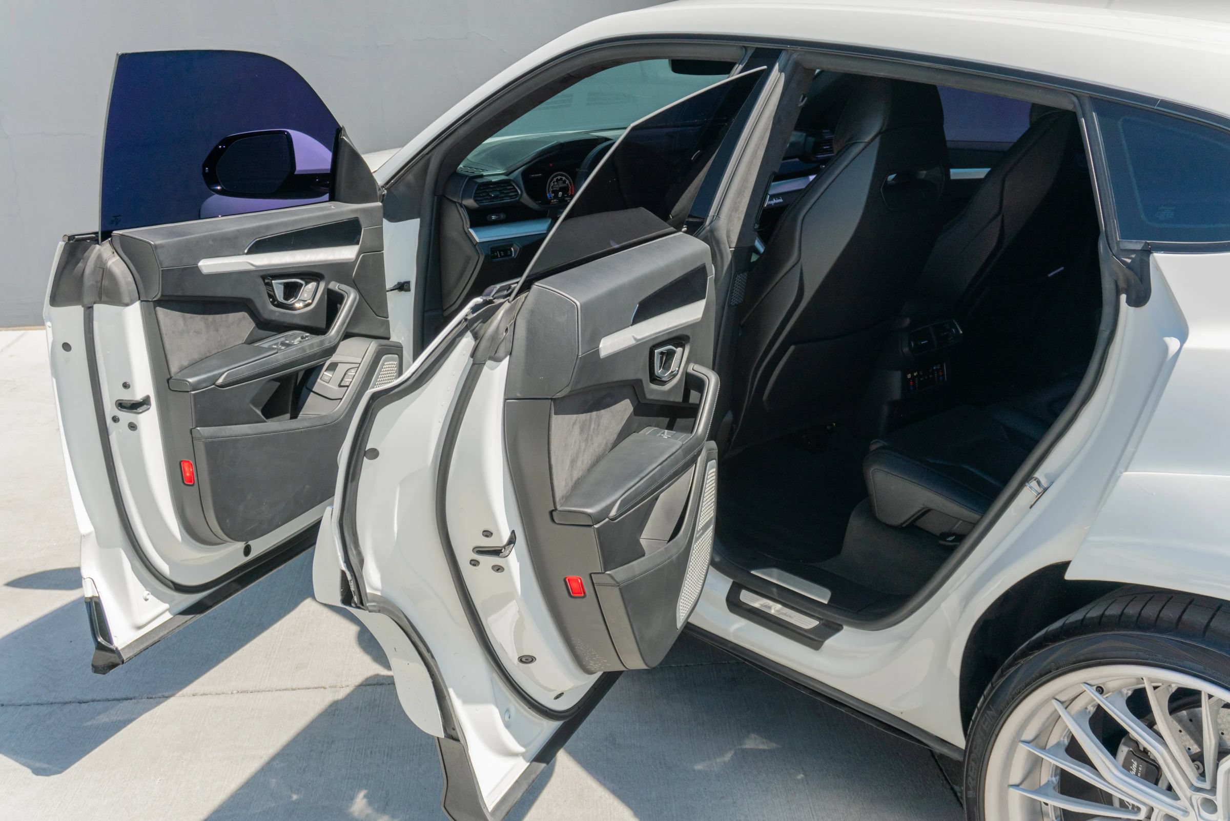 Used 2019 Lamborghini Urus AWD/4WD image 66