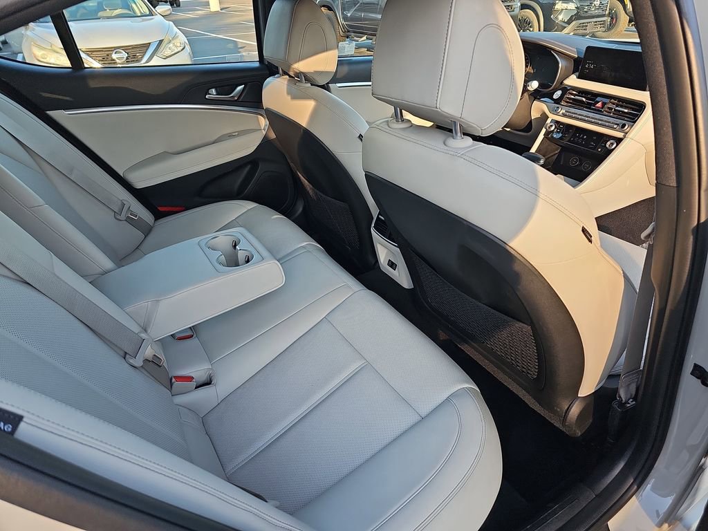 Used 2025 Genesis G70 2.5T image 13