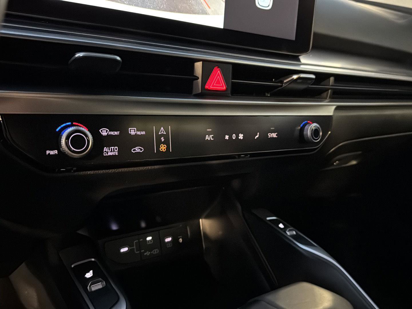 Used 2024 Kia Sorento S image 23