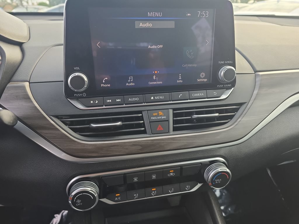 Used 2025 Nissan Altima 2.5 SV FWD image 12