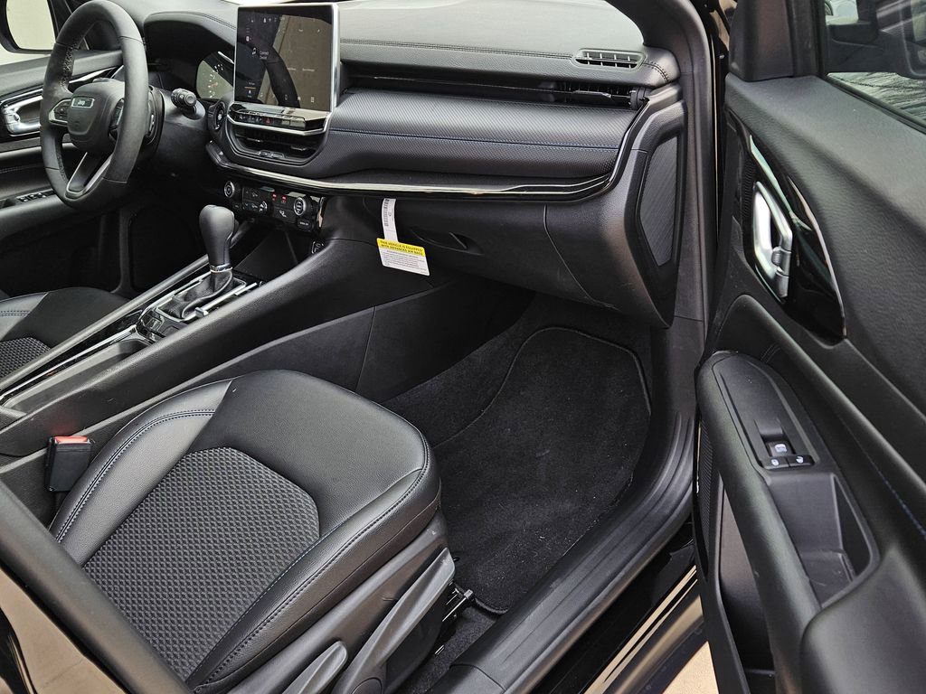 New 2026 Jeep Compass Latitude image 7