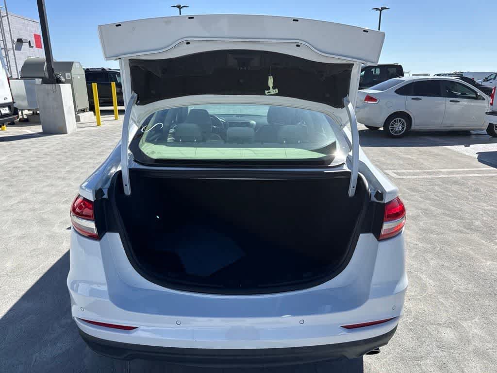 Used 2019 Ford Fusion SE FWD image 9