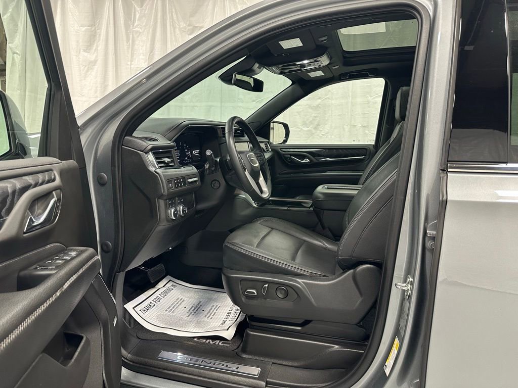 Used 2023 GMC Yukon XL Denali AWD/4WD image 10