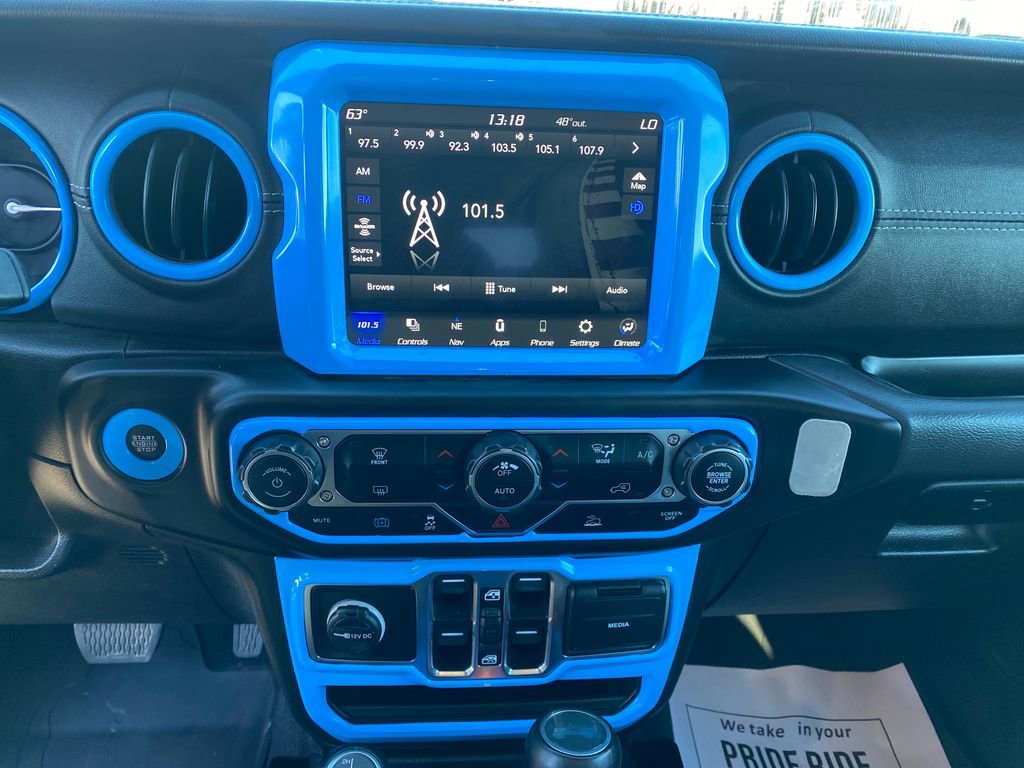 Used 2022 Jeep Wrangler Unlimited Sahara AWD/4WD image 19