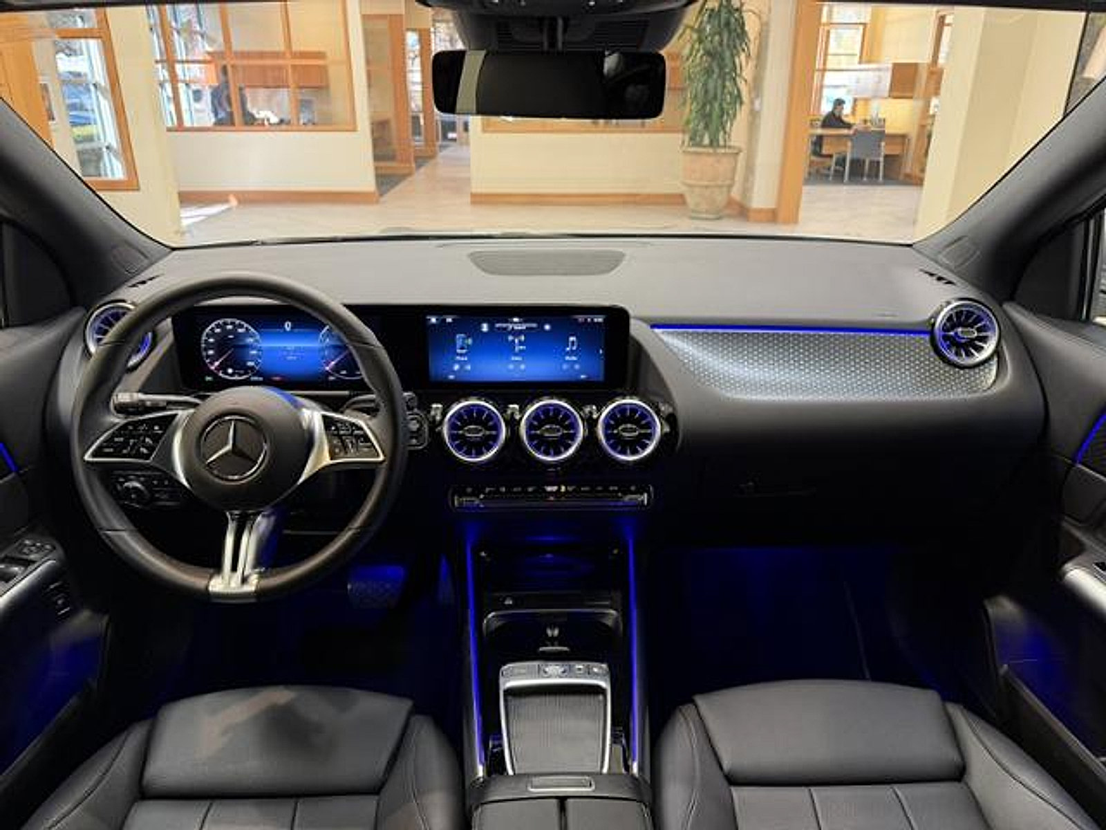Used 2025 Mercedes-Benz GLA 250 image 11