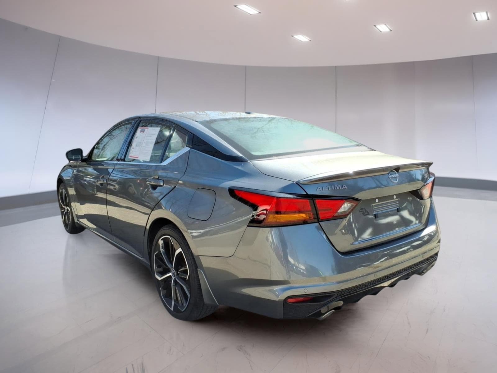 Used 2023 Nissan Altima 2.5 SR FWD image 3