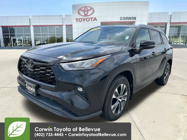 Used 2020 Toyota Highlander XLE AWD/4WD image 13