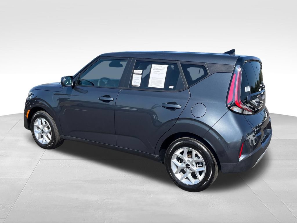 Used 2025 Kia Soul LX w/ LX Technology Package FWD image 3