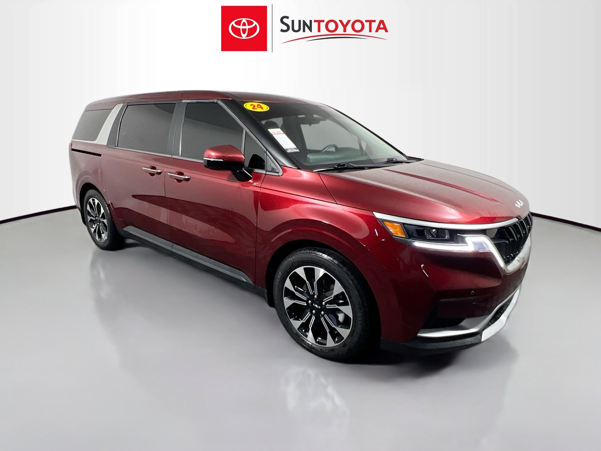 Used 2024 Kia Carnival EX image 1