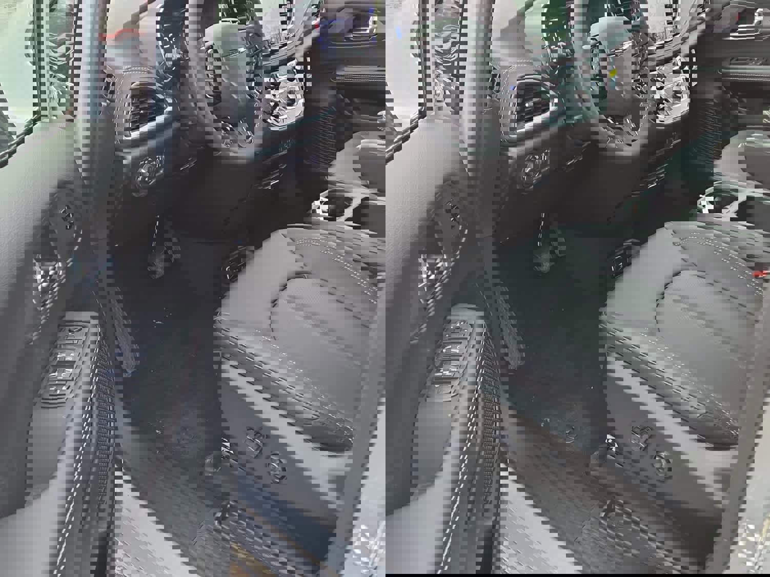 New 2026 Chrysler Pacifica Select w/ S Appearance Package image 18