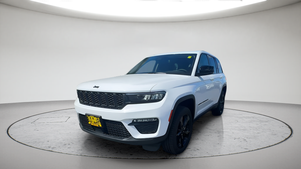 Used 2023 Jeep Grand Cherokee Limited w/ Black Appearance Package AWD/4WD image 18