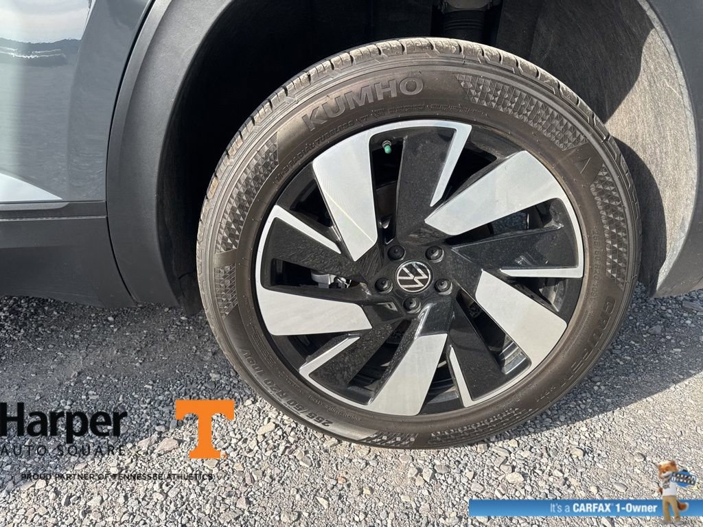 Used 2025 Volkswagen Atlas Cross Sport SE w/ Panoramic Sunroof Package FWD image 20
