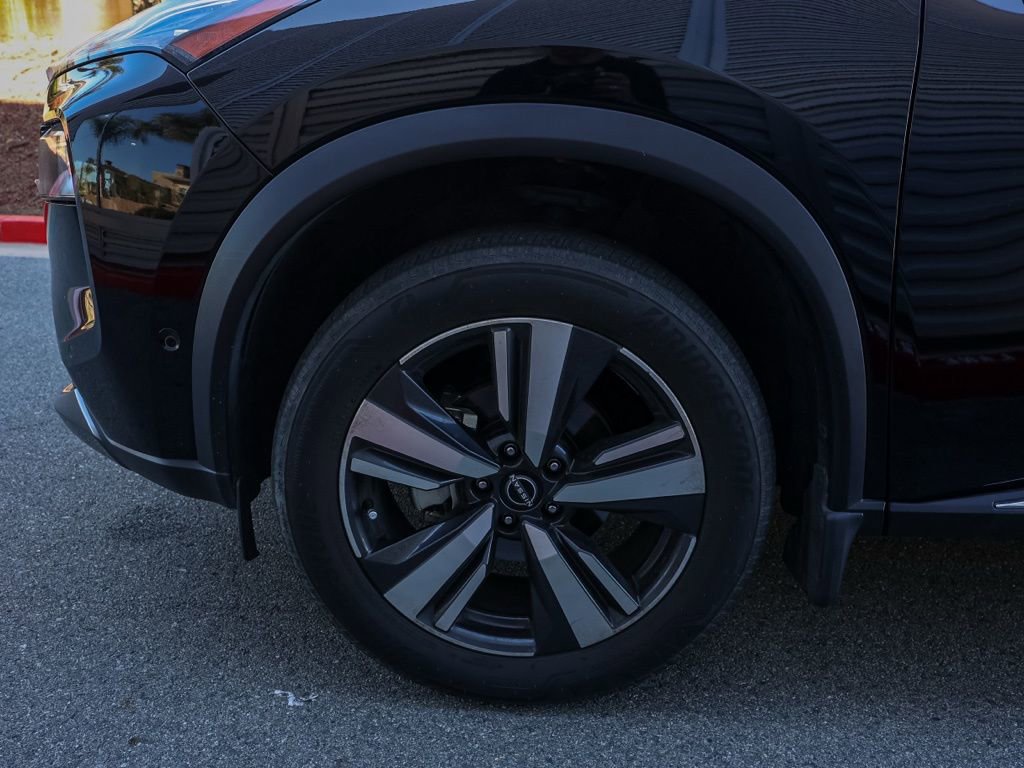 Used 2023 Nissan Rogue SL w/ SL Premium Package image 11