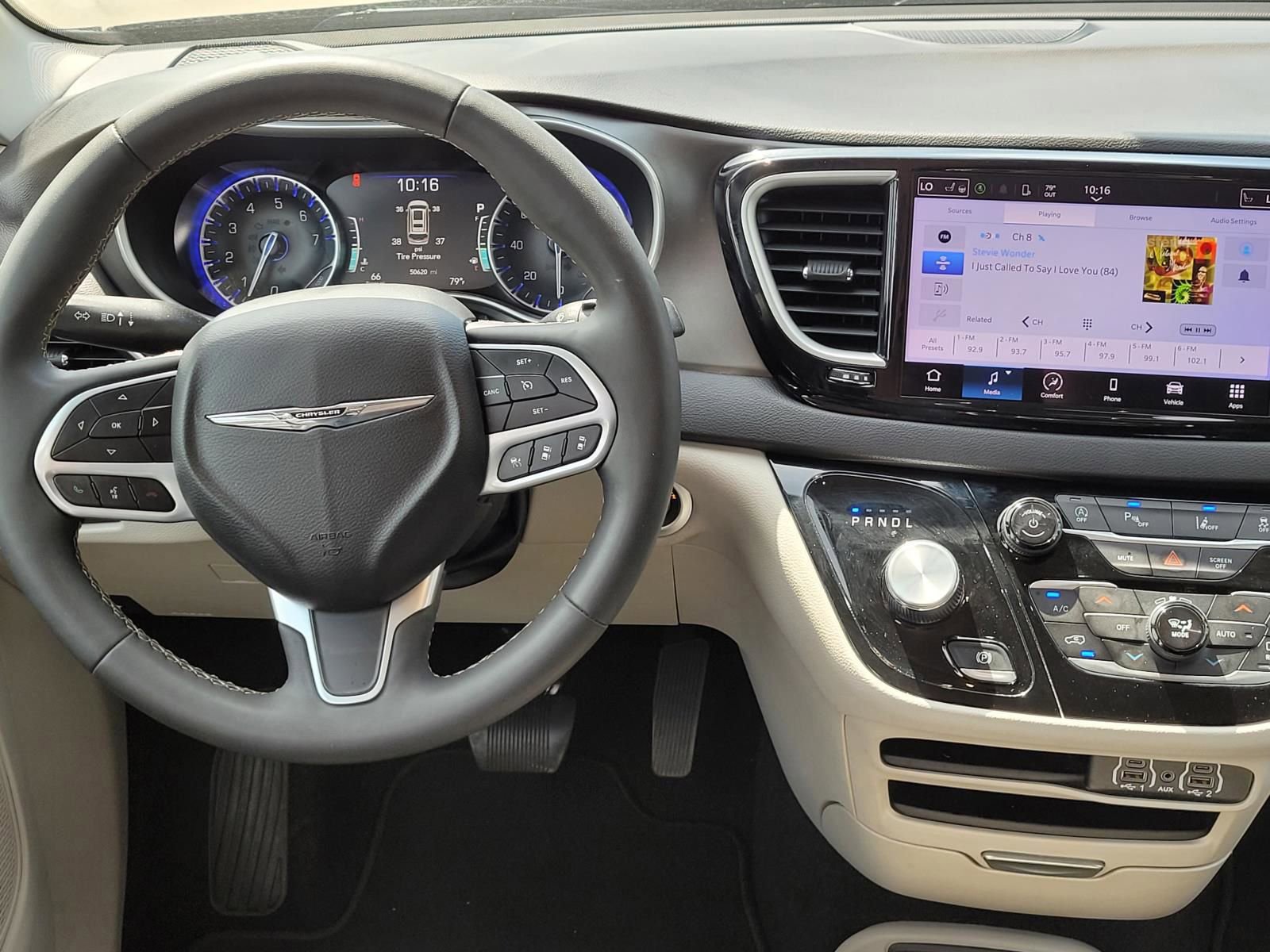 Used 2024 Chrysler Pacifica Touring-L FWD image 17