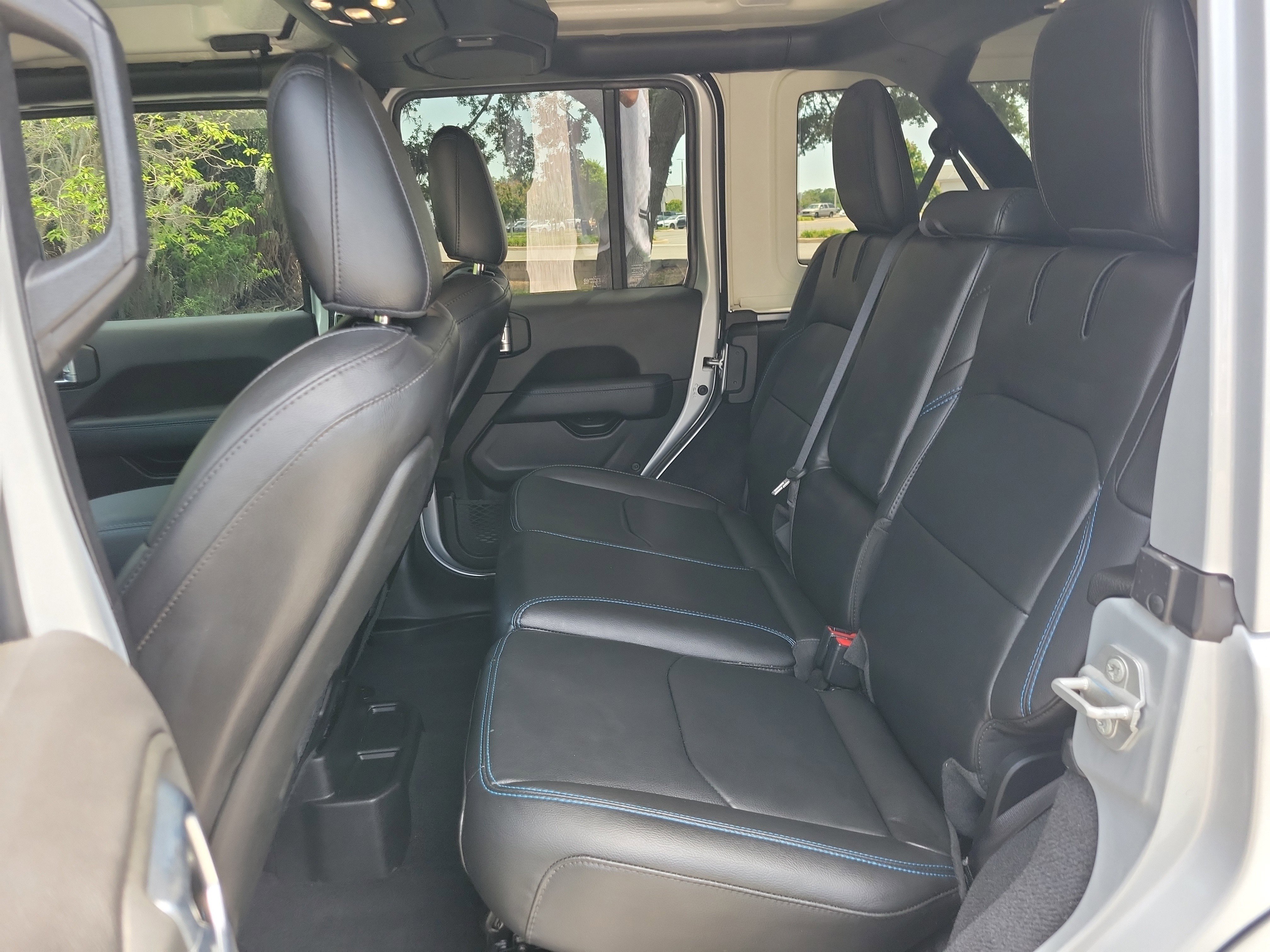 Used 2023 Jeep Wrangler Unlimited Rubicon 4xe AWD/4WD image 16