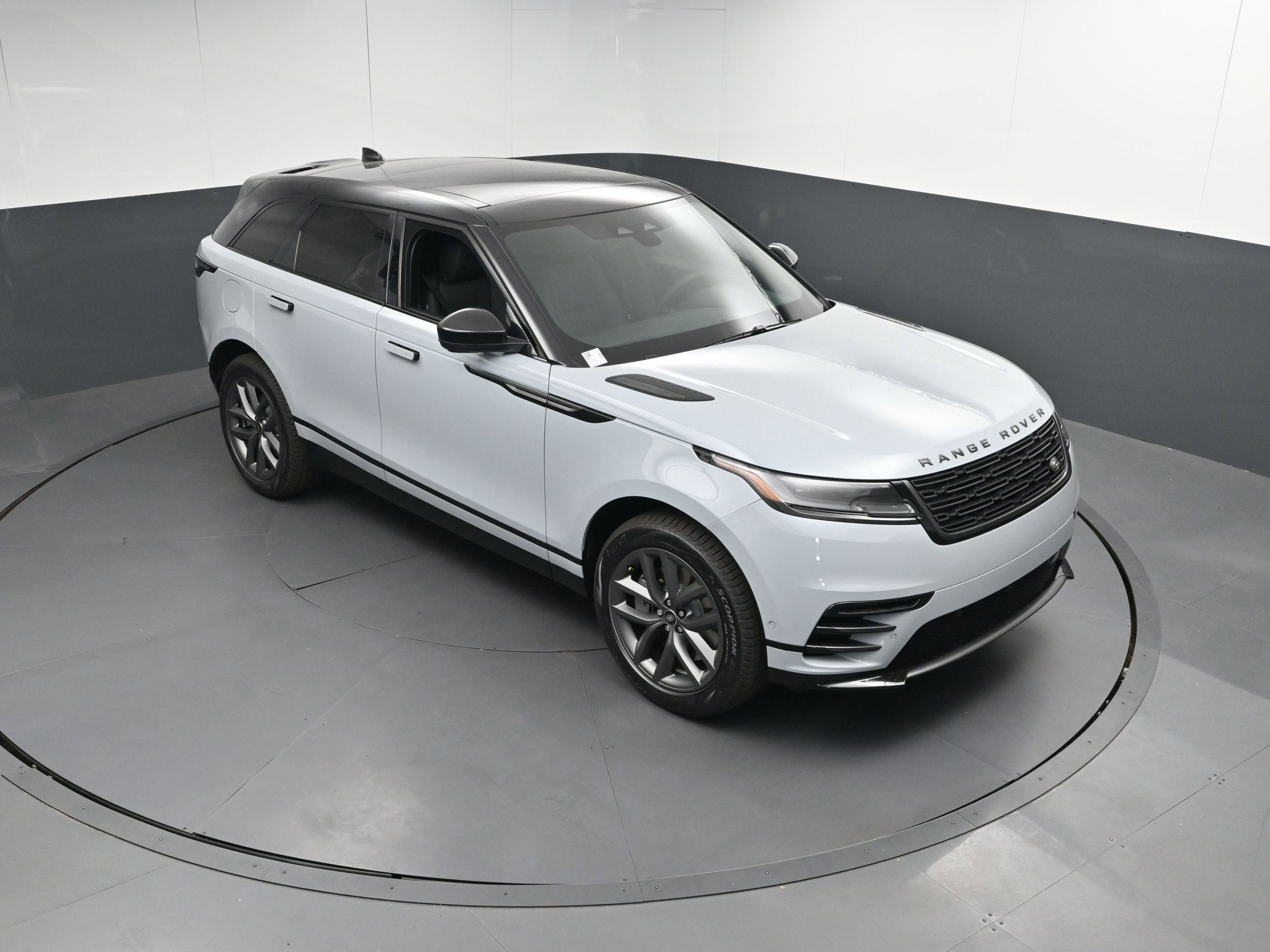 New 2026 Land Rover Range Rover Velar Dynamic SE image 36